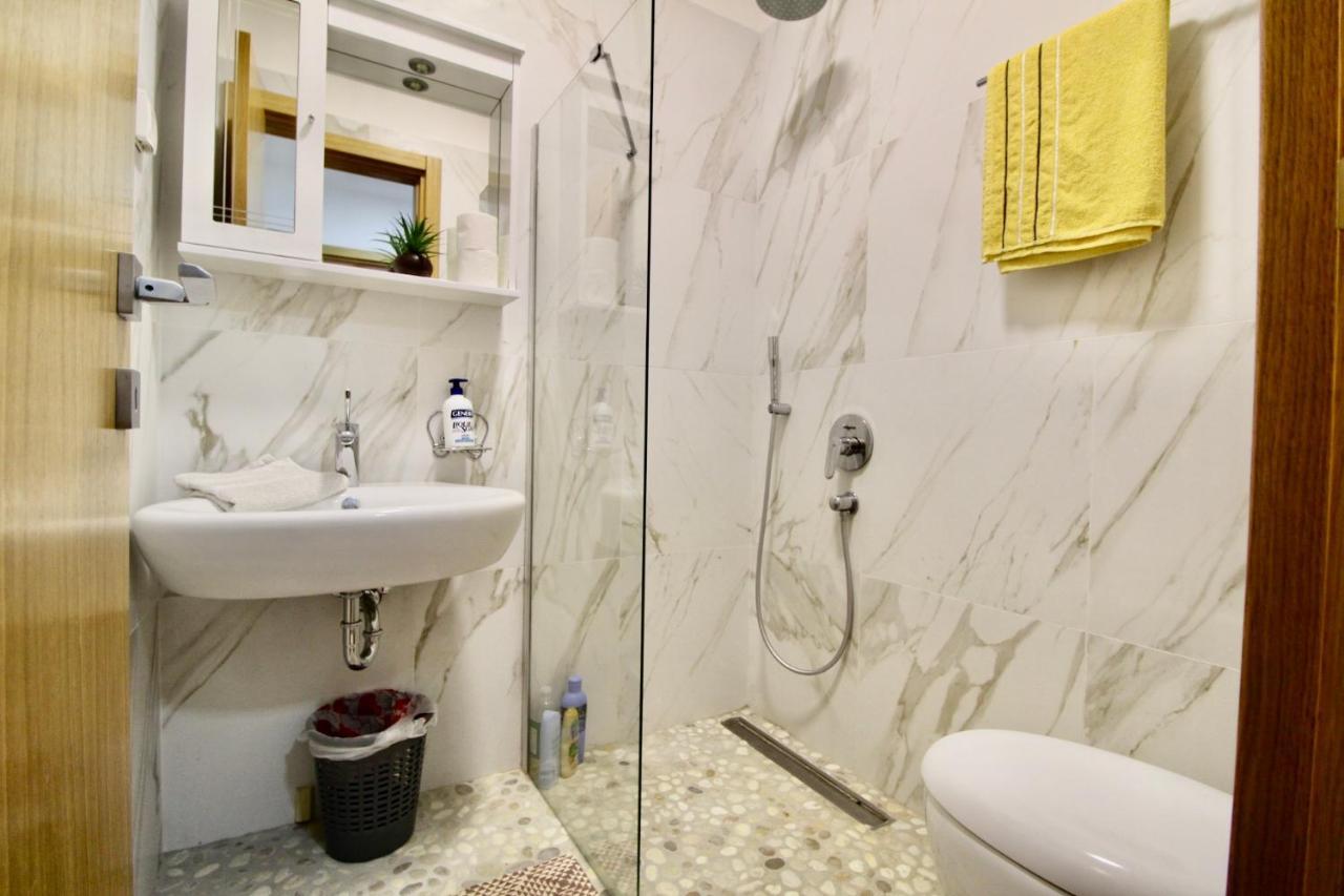2Bd New Dobrota Apt With Bay Views Cattaro Esterno foto